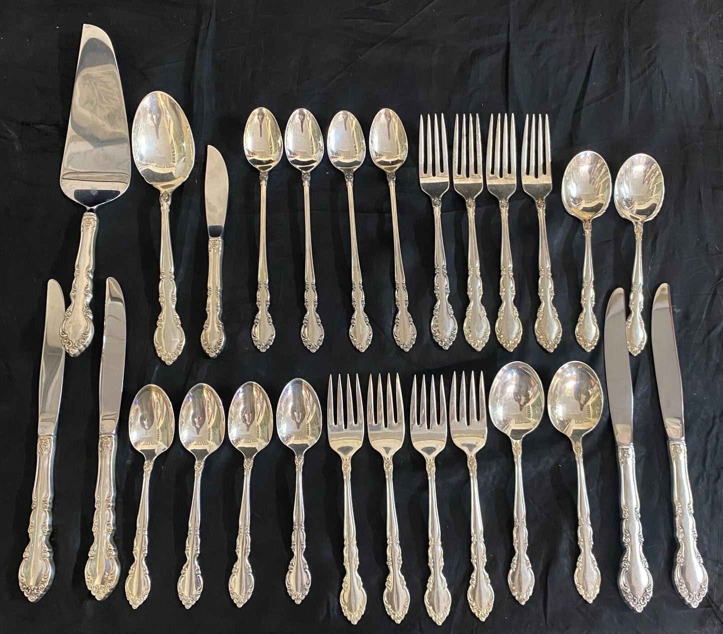 Sterling Heirloom Grandeur Pattern by Oneida 6 3/4" Master Butter Knife 48g