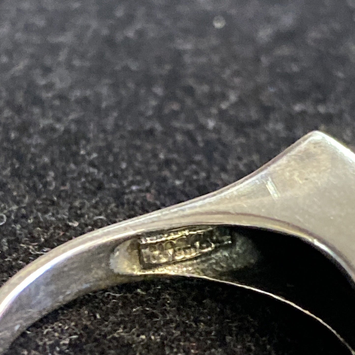 Sterling Silver 925 Mother of Pearl & Onyx Ring SZ 6.75 4.5g JM21