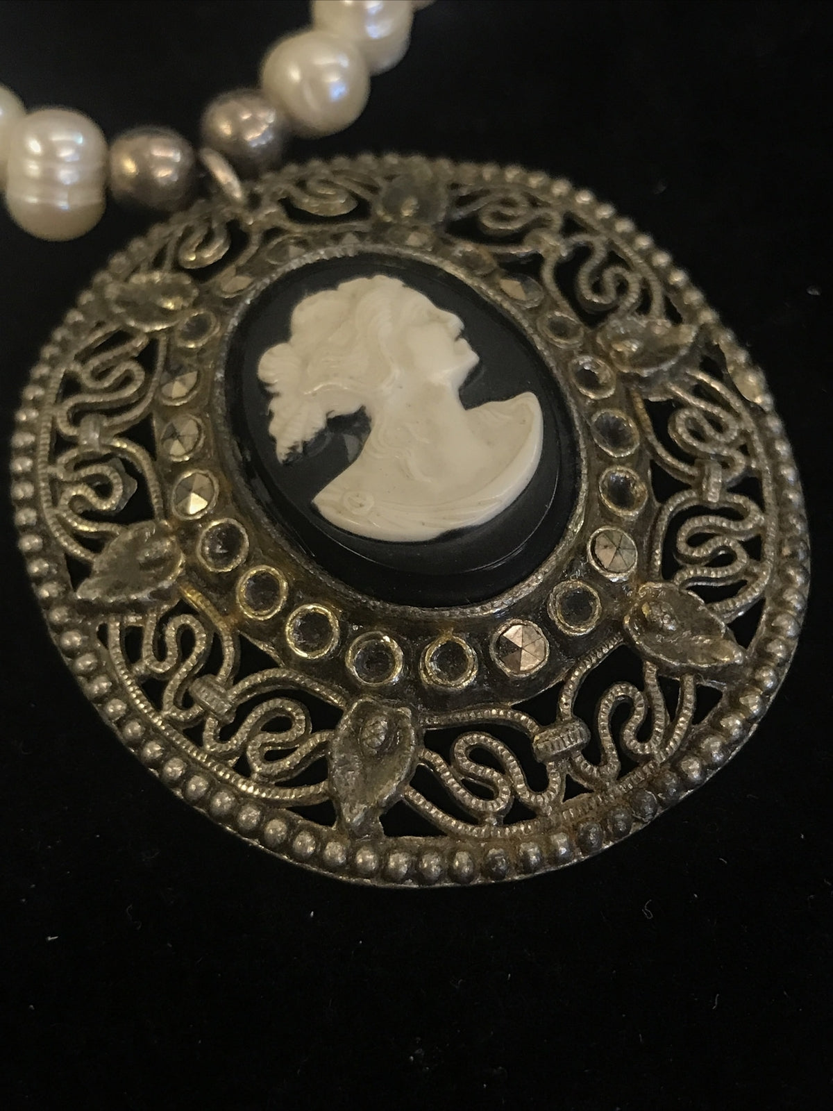 Freshwater Genuine Pearl Necklace with Vintage 2" Black White Cameo Pendant