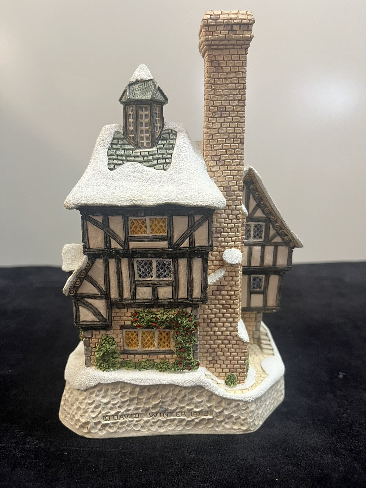 Vintage David Winter Cottage: "The Scrooge Family Home" Limited Edition 1993