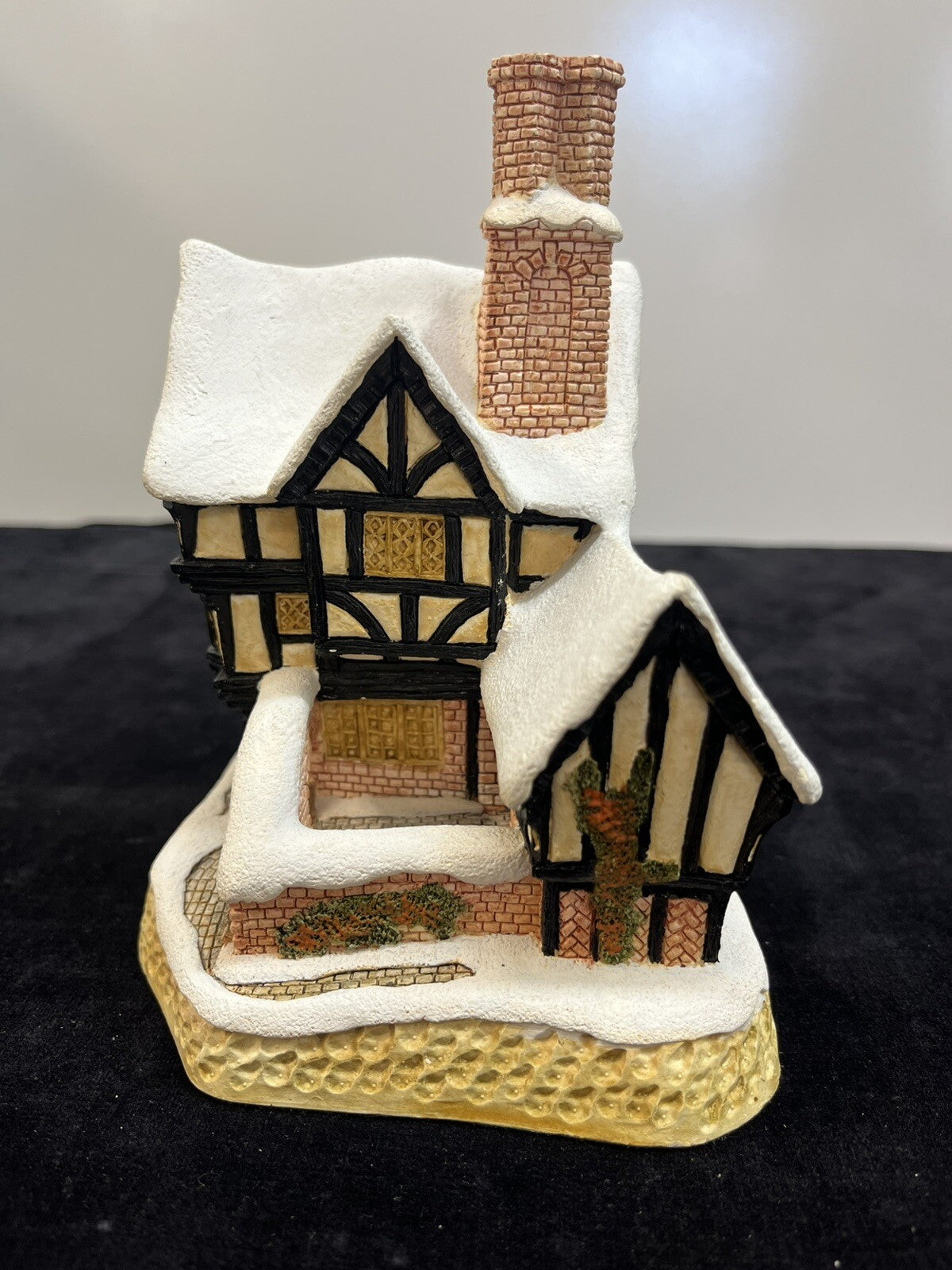 VINTAGE DAVID WINTER COTTAGES MISTER FEZZIWIGS EMPORIUM - ORIGINAL BOX  COA 1990