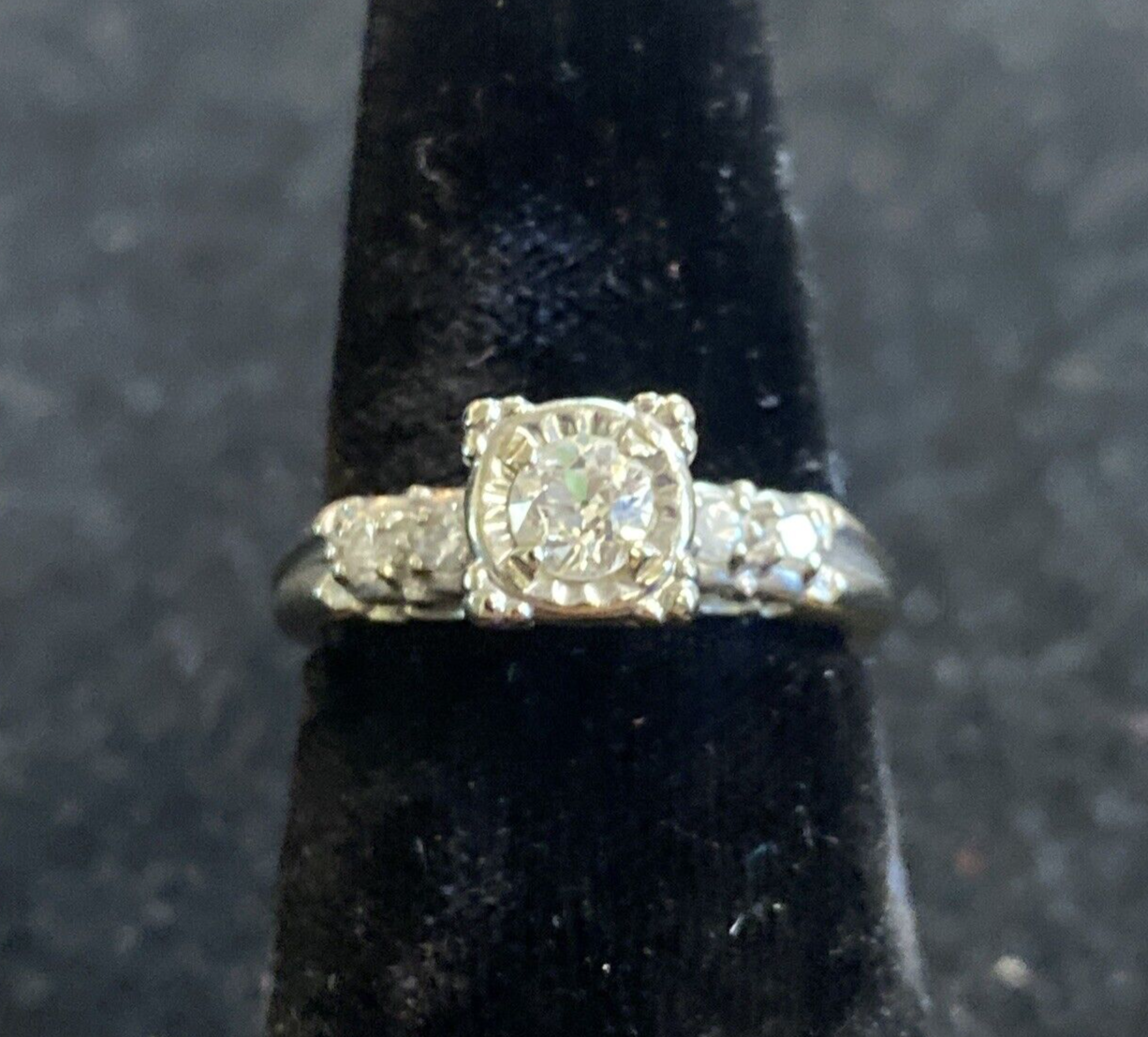 3.7g 14K White Gold Diamond Wedding Ring Size 6.25