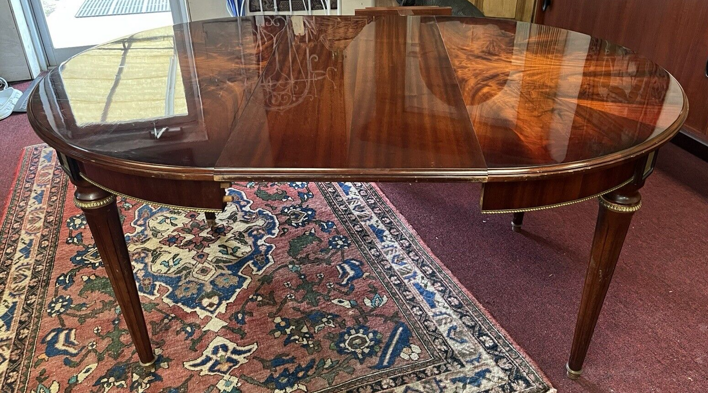French Louis XVI Style Mahogany 44” Round High Gloss Dining Table w/ 2 Leaves