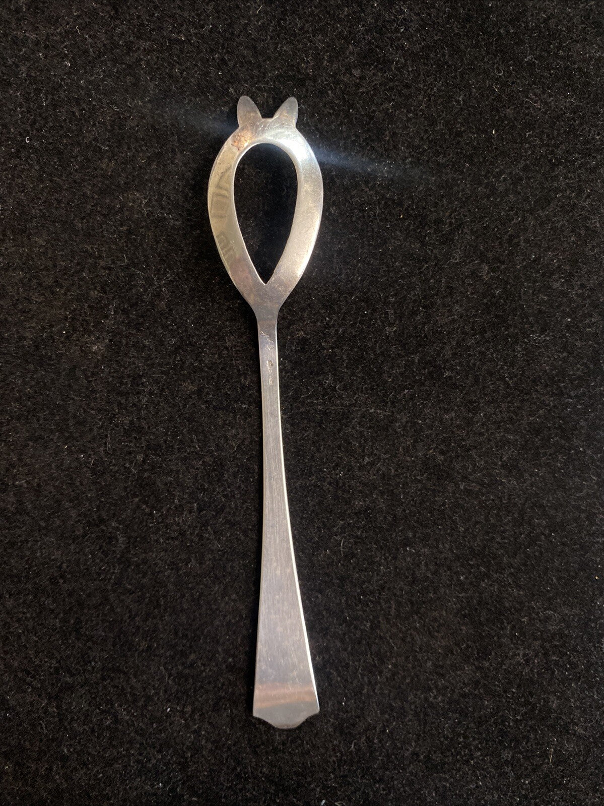 Baker Manchester Mary Warren Pattern 5 3/4" Olive Fork Spoon 11.5g