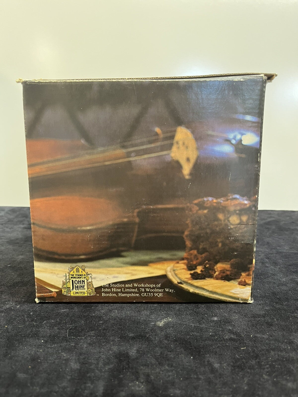 VINTAGE DAVID WINTER COTTAGES MISTER FEZZIWIGS EMPORIUM - ORIGINAL BOX  COA 1990