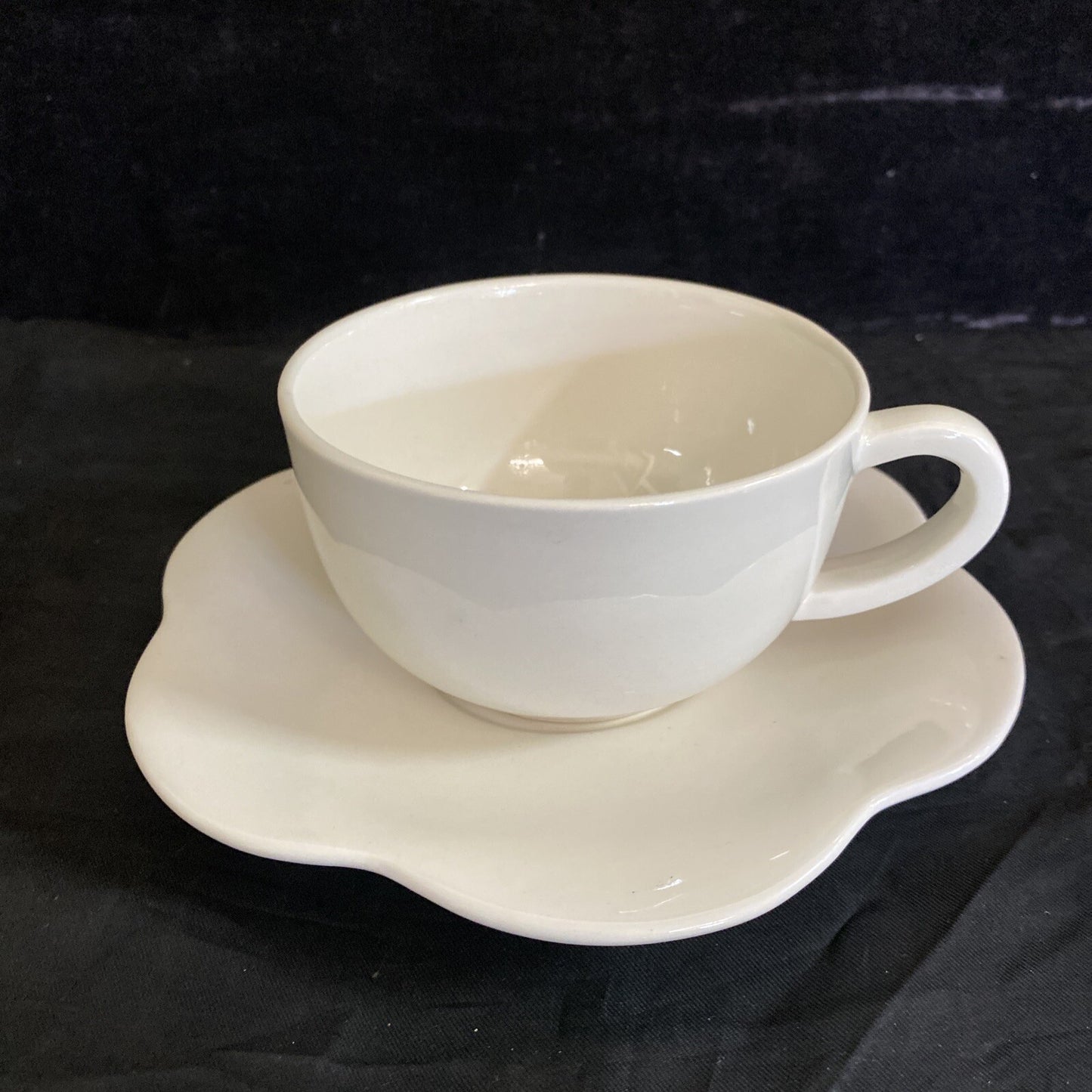 Maryse Boxer White Flower Petal Cup & Saucer Set of 4