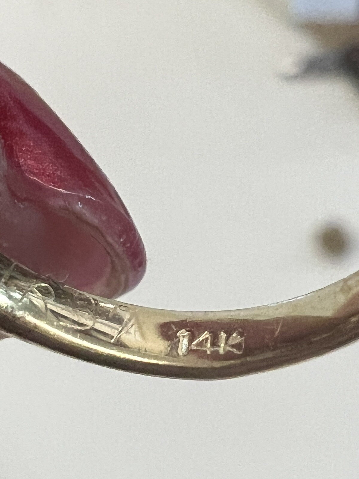 1960's 14 k Yellow Gold Opal Dome Ring 7.1 g        Florentine Leaf Design Sz 7