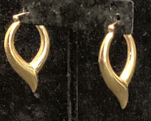 14K Yellow Gold "V" Shaped Hoop Pierced Earrings Vtg  3.8g  1.5" x 1"  Exc CB15