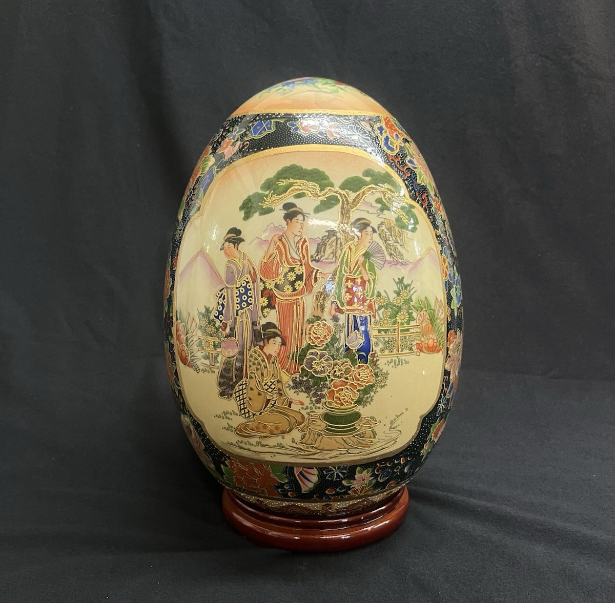 PB8 K.O.K Vintage Satsuma Hand Painted Moriage Geisha Scene Ceramic Egg w/ Base