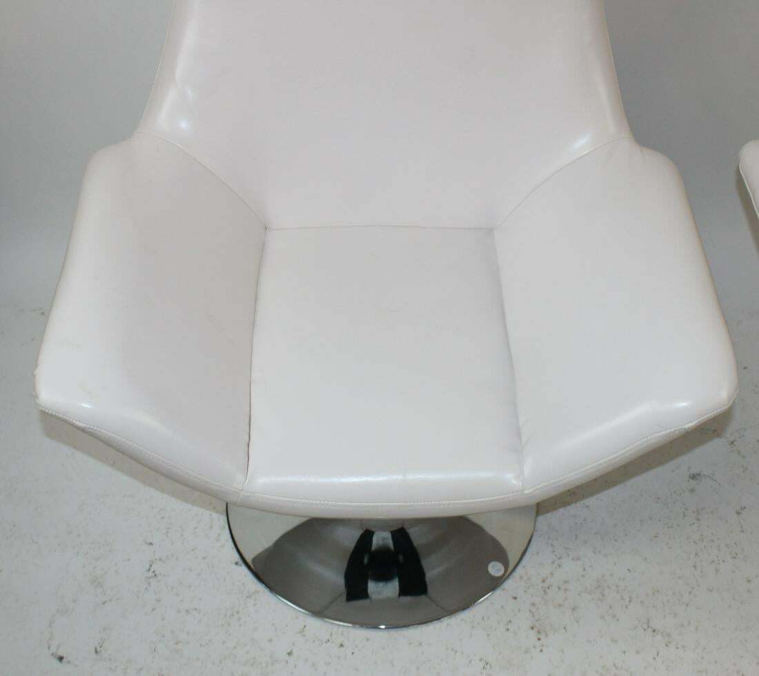 Eero Saarinen style Mid Century Modern White Chair