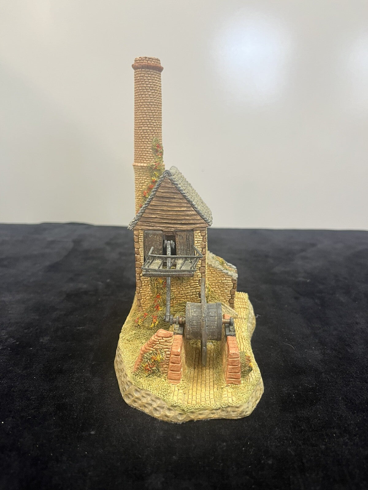 The West Country Collection “Cornish Engine House” by David Winter 1987 w/ box