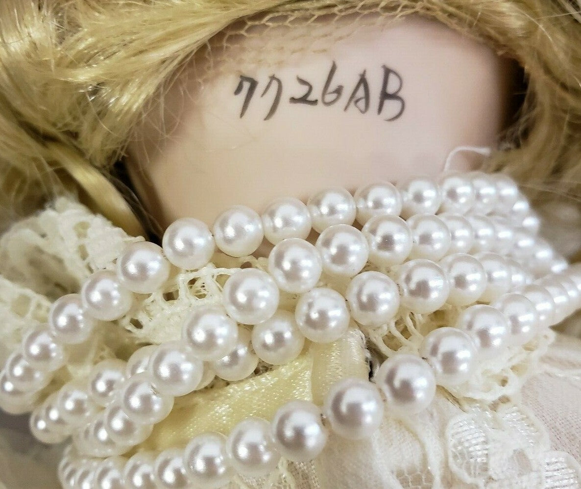 1992 The Ashton-Drake Galleries "Alicia" Porcelain Doll