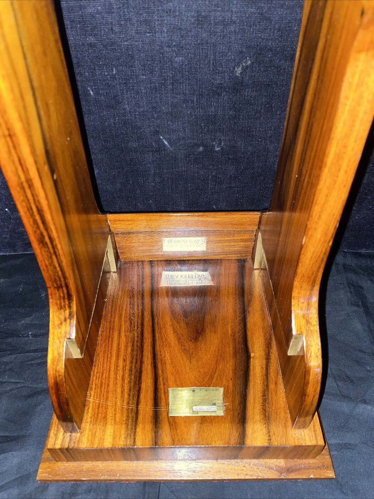 ENGLISH ROSEWOOD BRASS-MOUNTED TANTALUS SINGLE CUT GLASS DECANTER LIQUOR CADDIE