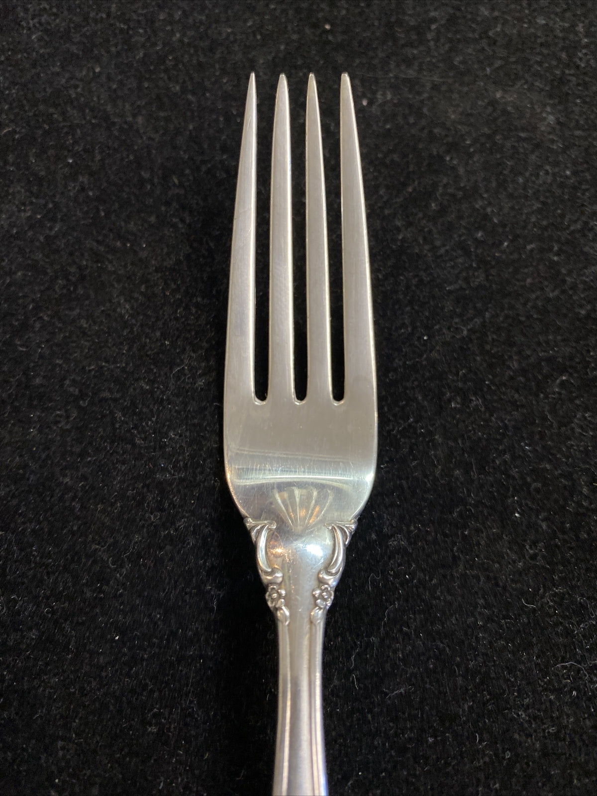 Mignonette by Lunt Sterling Silver  7.5" Dinner Fork  8 Avail 55.3g each