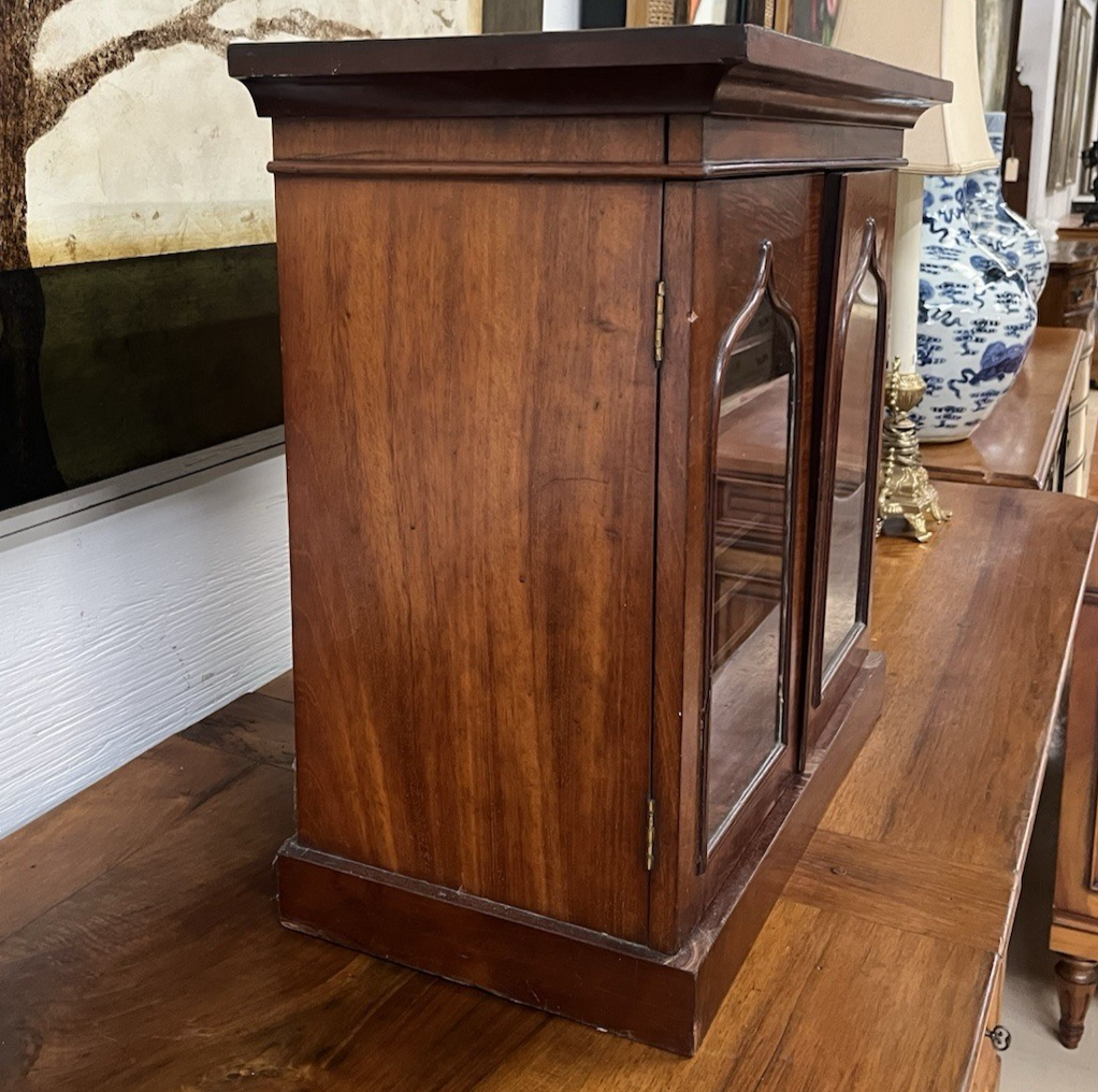 ENGLISH MAHOGANY TABLETOP COLLECTOR'S CABINET 20 5/8" TALL
