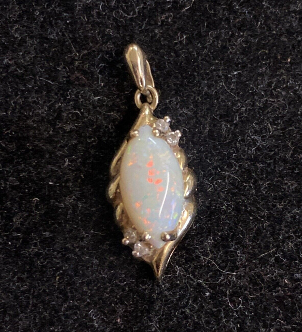 1.87g 14K Yellow Gold & Opal Pendant Necklace 18.25" 14k Yellow Gold Chain