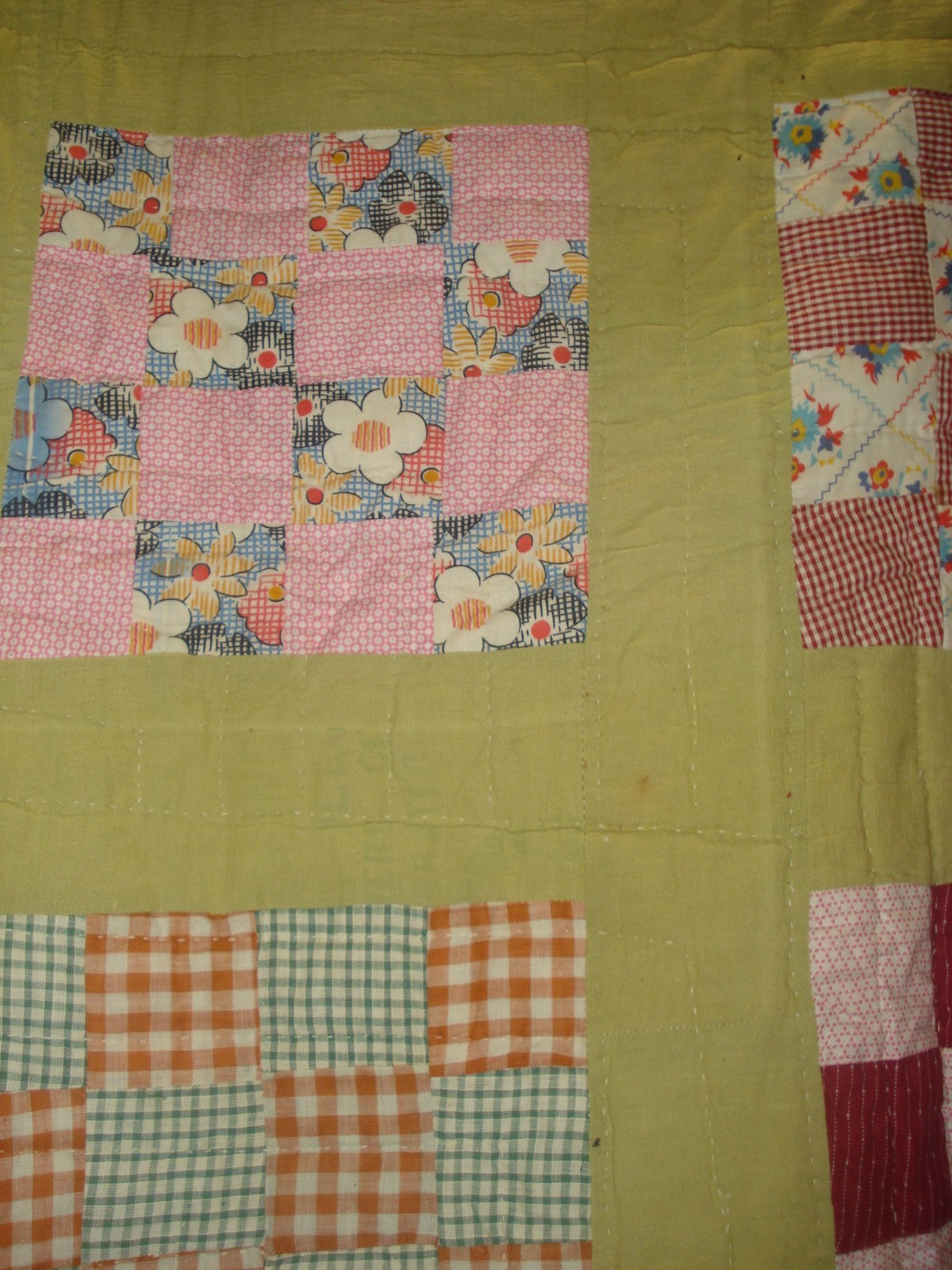 VINTAGE GREEN HANDSTITCHED PATCHWORK APPLIQUE SQUARES QUILT/BEDSPREAD/COMFORTER