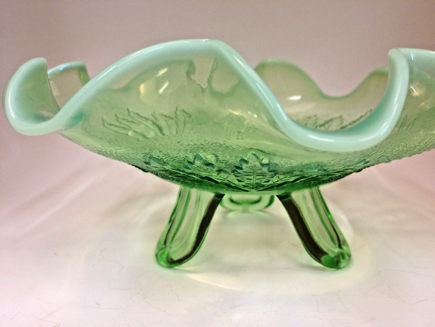 JEFFERSON GLASS  Ruffled  Green OPALESCENT Leaf & Diamond 3 footed 8-3/8" Bowl