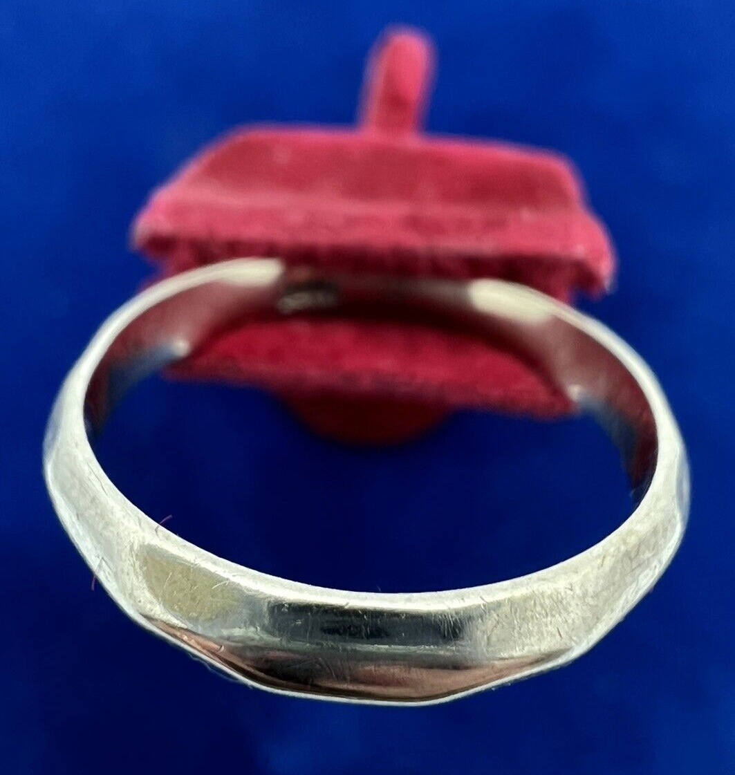 14k White  Gold Ring Shaped Faceted Band  signed JB  sz 8.5, 2.82g  3.37mm wide