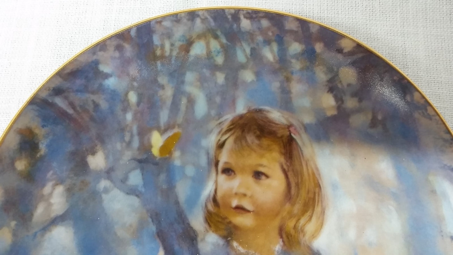 8.5'' Viletta Butterfly Magic Plate in Box w/ COA