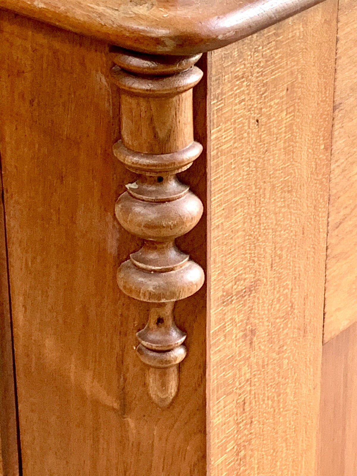 Antique American Victorian Walnut Chest of 3 Drawers marble back cabinet