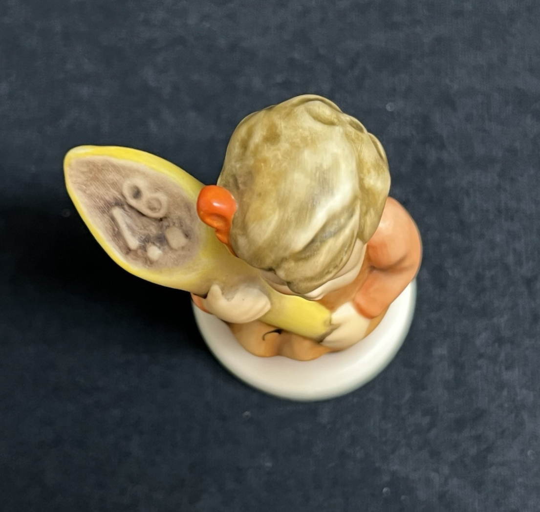 1992 M.I. Hummel Exclusive Goebel "A Sweet Offering" Porcelain Figurine #549 3/0