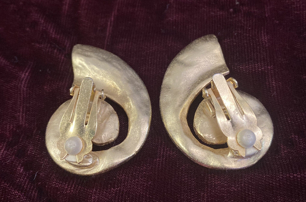 Retro Gold Plated 17" Necklace and Matching  Clip-on Earrings MCM