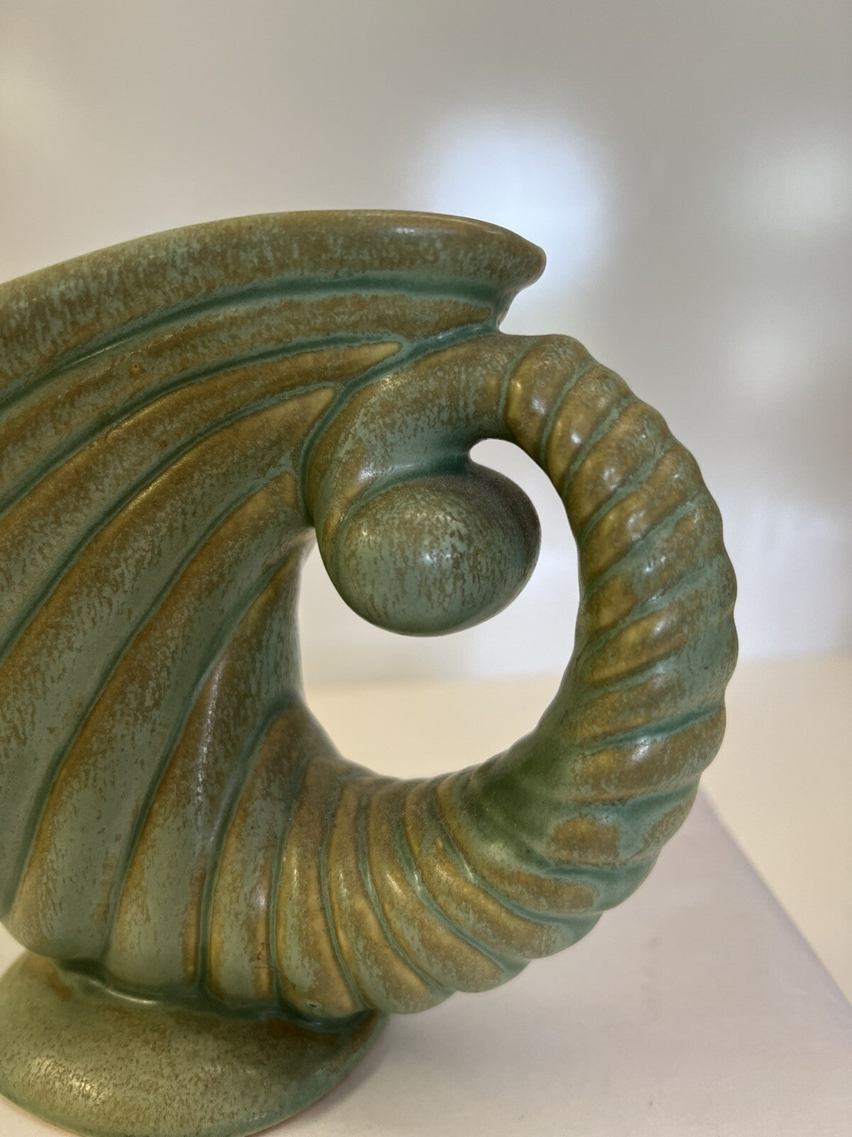 ROSEVILLE U.S.A. 556-6" CORNUCOPIA  Green Horn of Plenty Capri Line