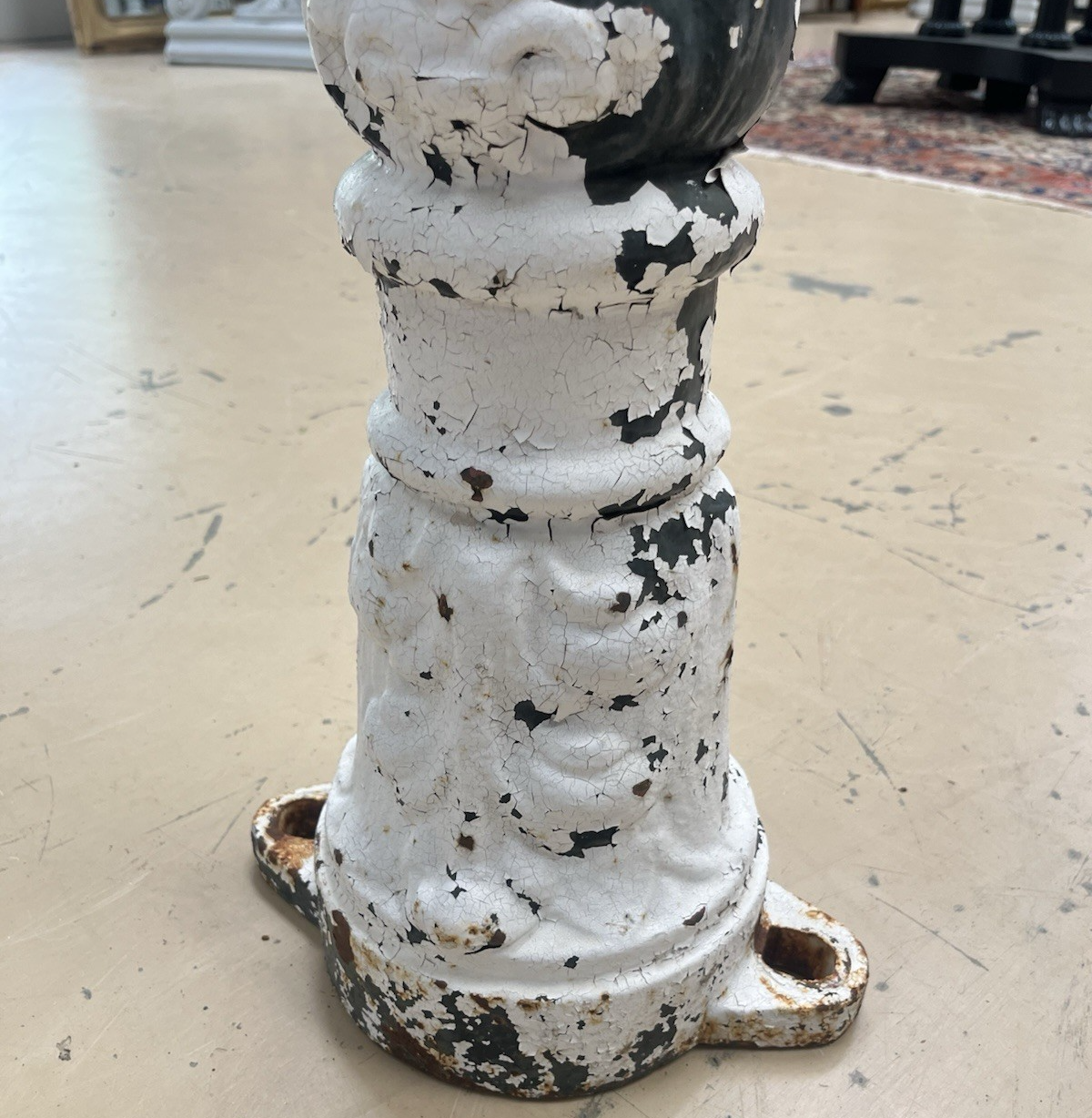 WHITE PAINTED FRENCH CAST IRON FOLIATED STANCHION BOLLARD POST 24.5"