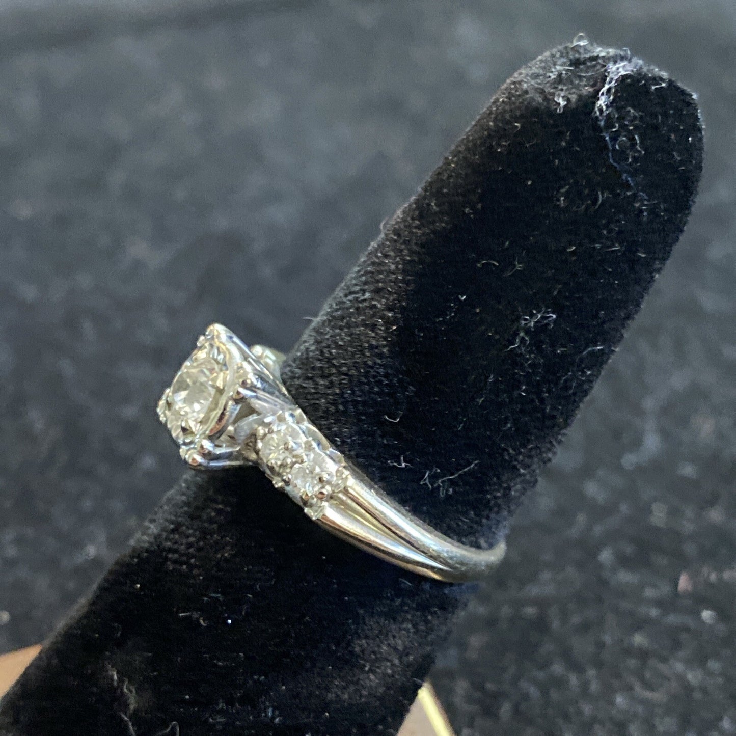 3.7g 14K White Gold Diamond Wedding Ring Size 6.25