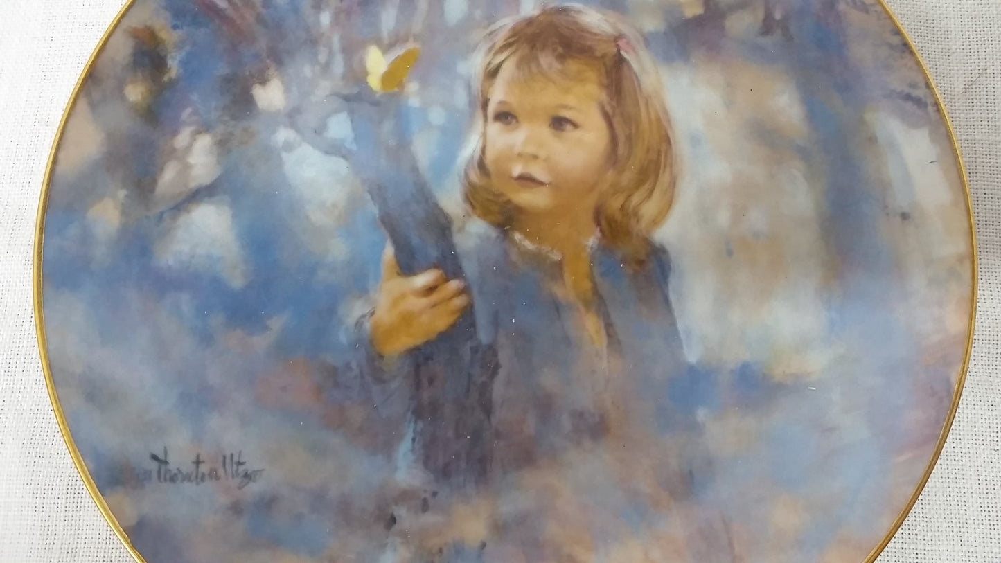 8.5'' Viletta Butterfly Magic Plate in Box w/ COA