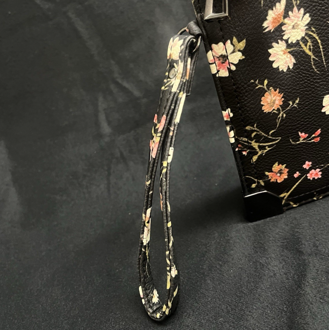 Jessica Simpson Frankie Polyvinyl Floral Print Wristlet Wallet 10"