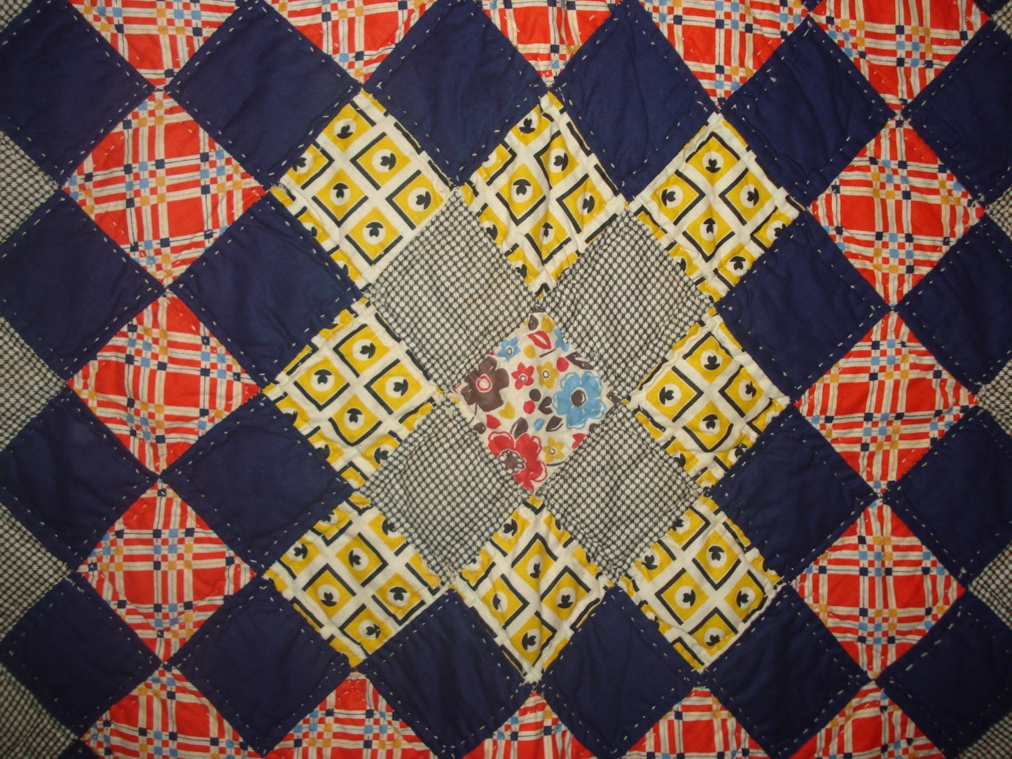 HANDSTITCHED PATCHWORK APPLIQUE DIAMOND PATTERN QUILT BEDSPREAD