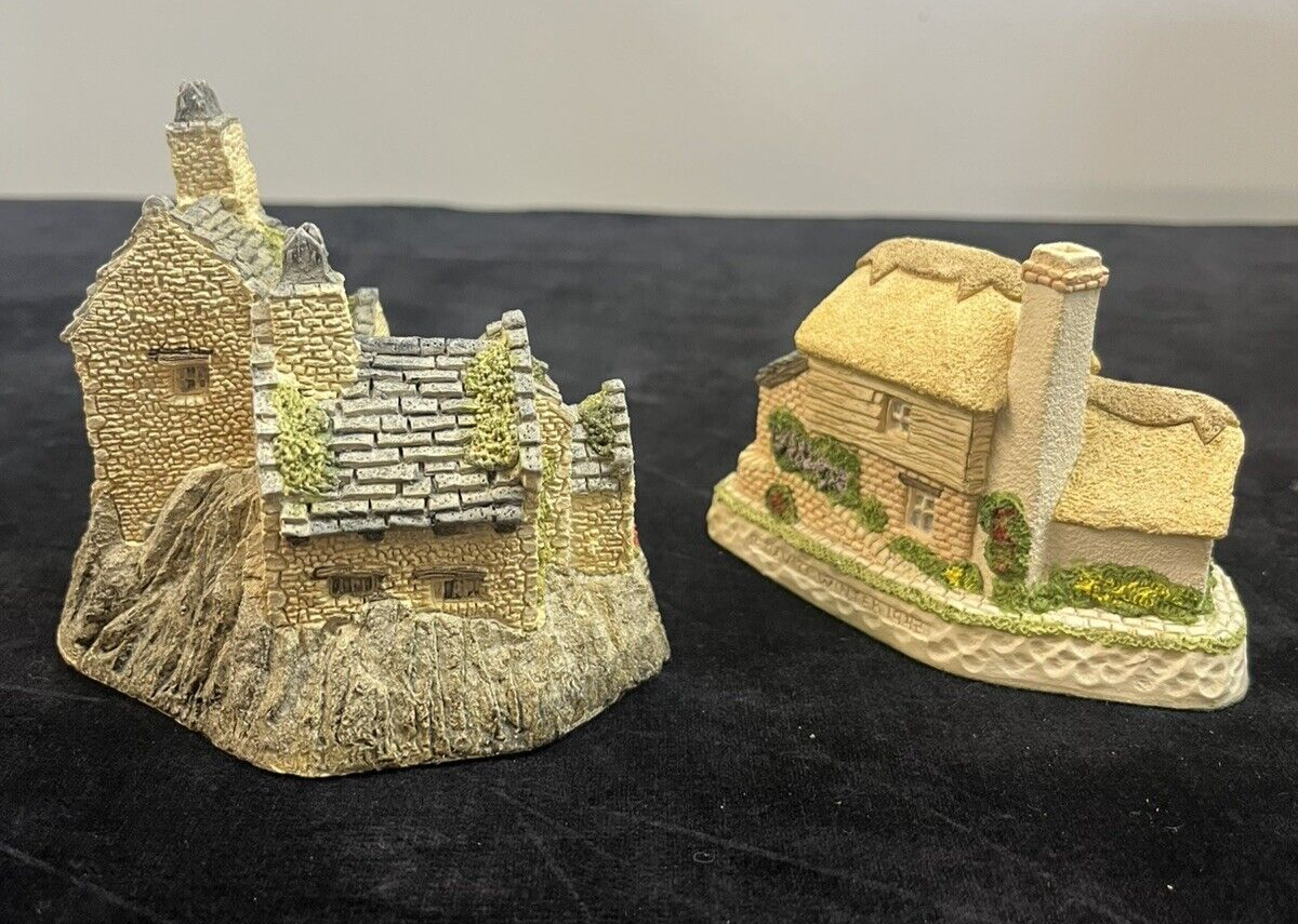 David Winter Cottages Lot: The Bull & Bush, Wishing Well Suffolk House Fisherman