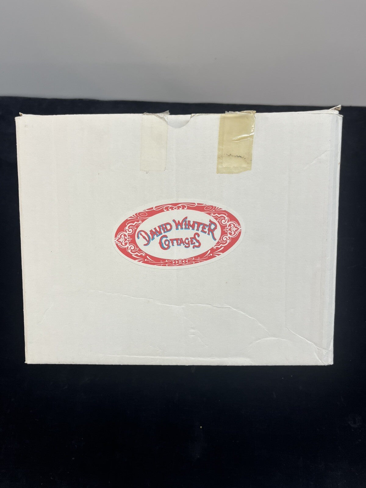 David Winter Cottages -  Squires Hall - 1985  British - Original Box w/ COA