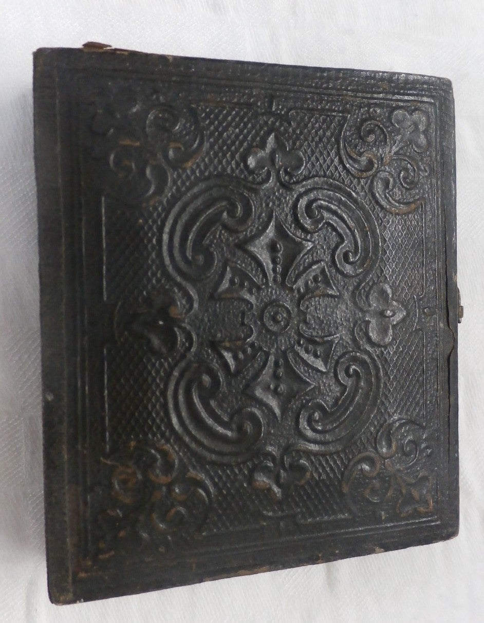 Antique Daguerreotype in hinged case Handsome Young Man 2 x 2 1/2" ninth plate