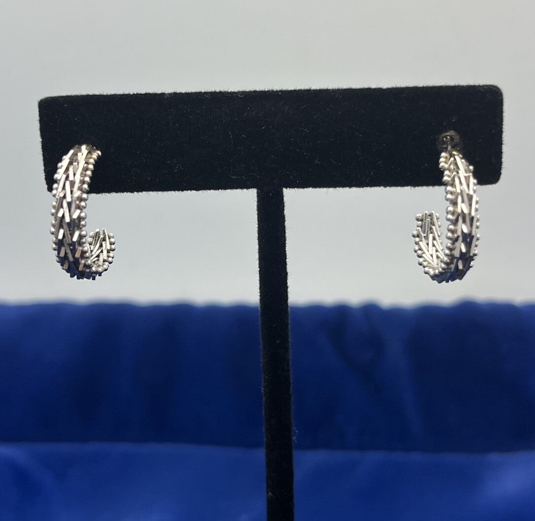 4.8g 14k White Gold Half Hoop Earrings