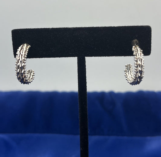 4.8g 14k White Gold Half Hoop Earrings