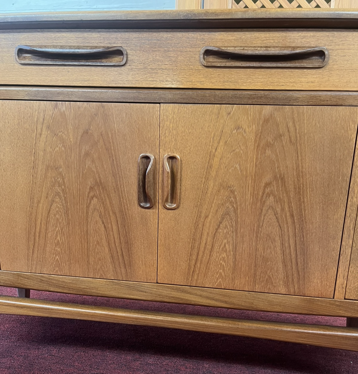 MID-CENTURY MODERN TEAK SIDEBOARD BUFFET CREDENZA by G PLAN 'FRESCO'