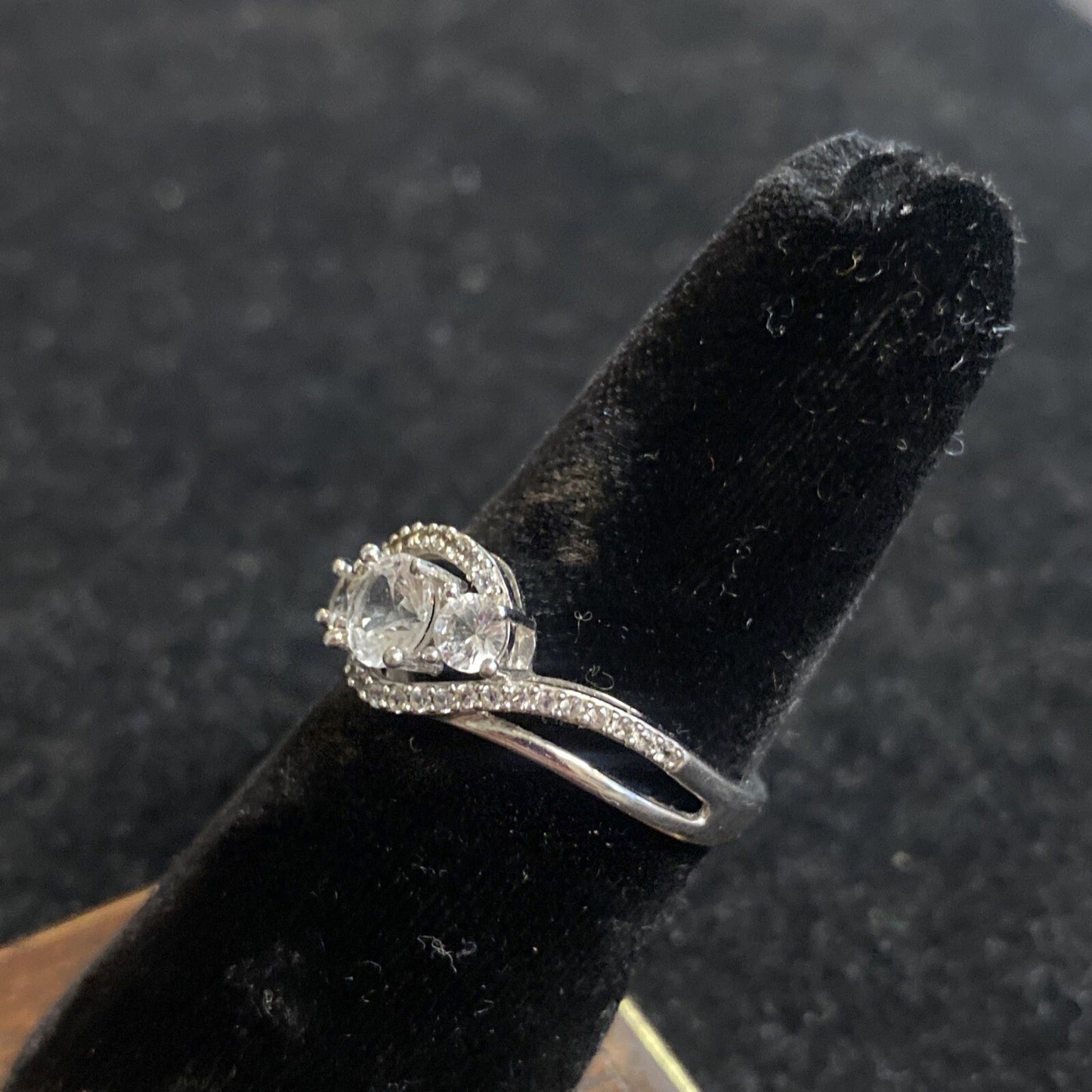 Sterling Silver 925 Ring Size 6.75 CZ Stones 2.8g