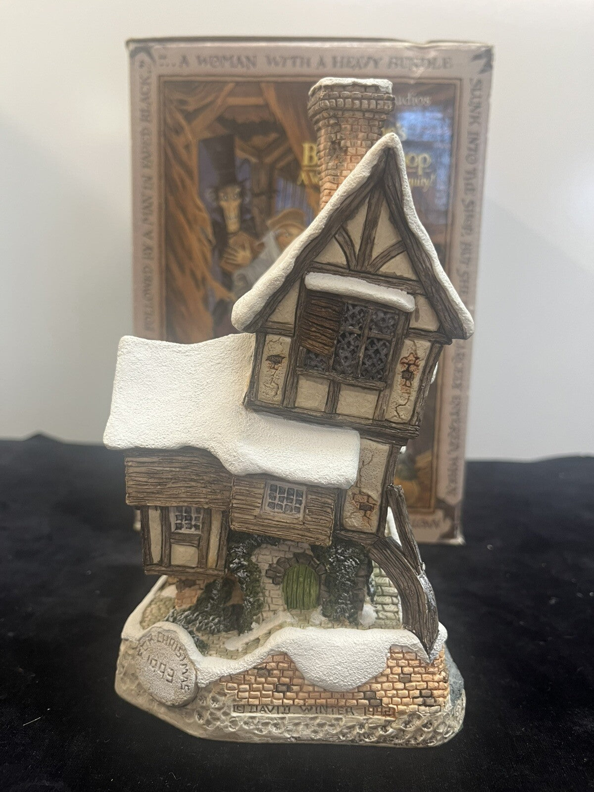 1993 CHRISTMAS SPECIAL DAVID WINTER COTTAGES "OLD JOE'S BEETLING SHOP" W/BOX