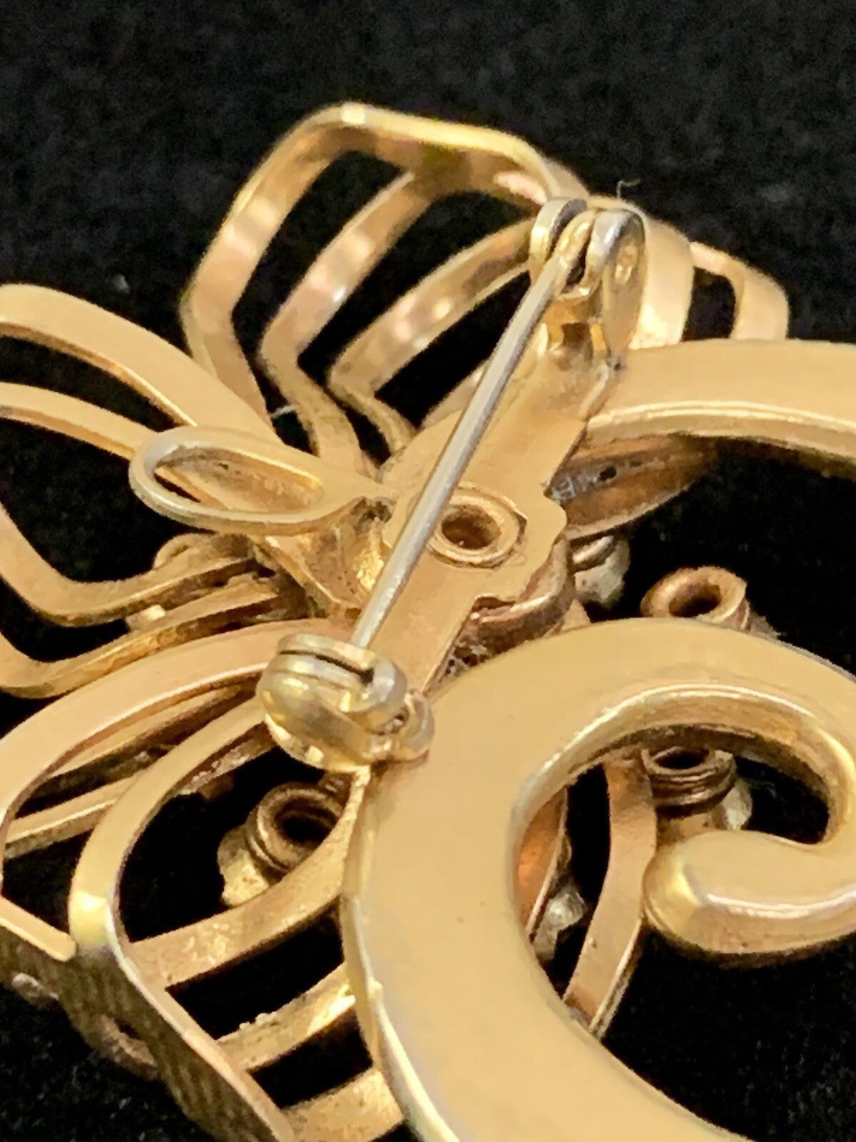 1940's Gold Circle Flower Brooch Pin Pendant  Ribbon with Ruby and Rhinestones