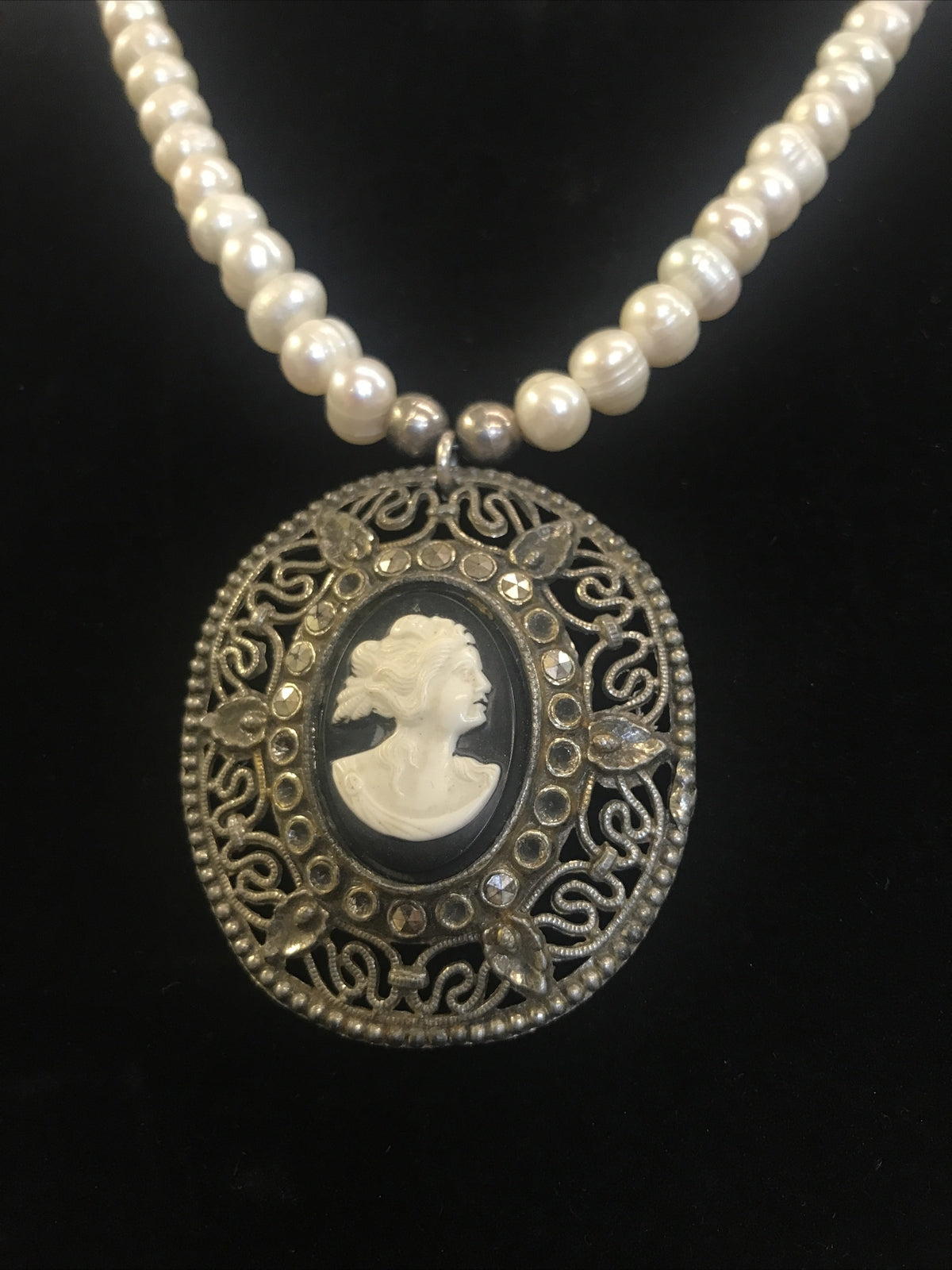 Freshwater Genuine Pearl Necklace with Vintage 2" Black White Cameo Pendant