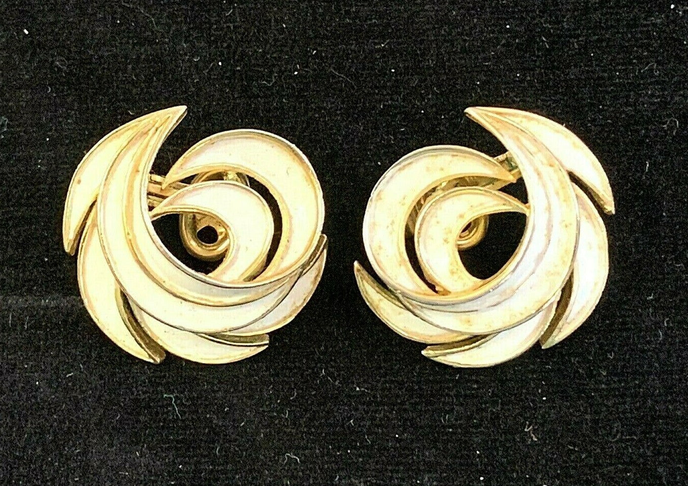 1950's Crown Trifari White Enamel Swirl Brooch Pin and Earrings Set