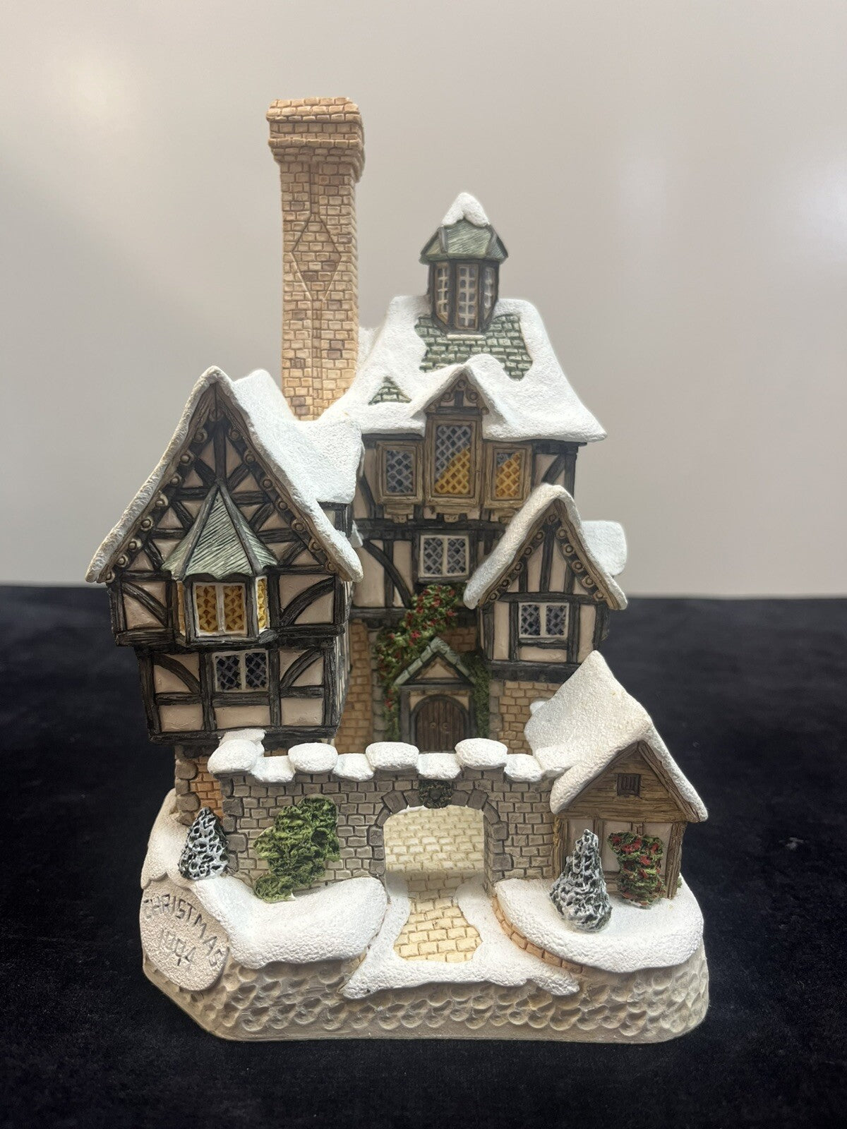 Vintage David Winter Cottage: "The Scrooge Family Home" Limited Edition 1993