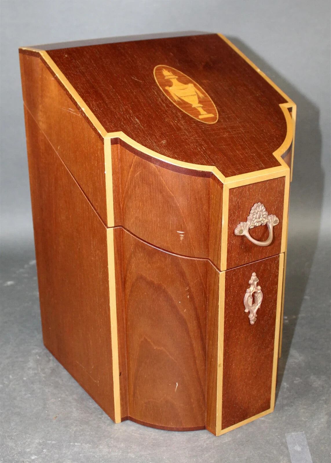 Neoclassical Hepplewhite style Open Mahogany Knife Box Storage