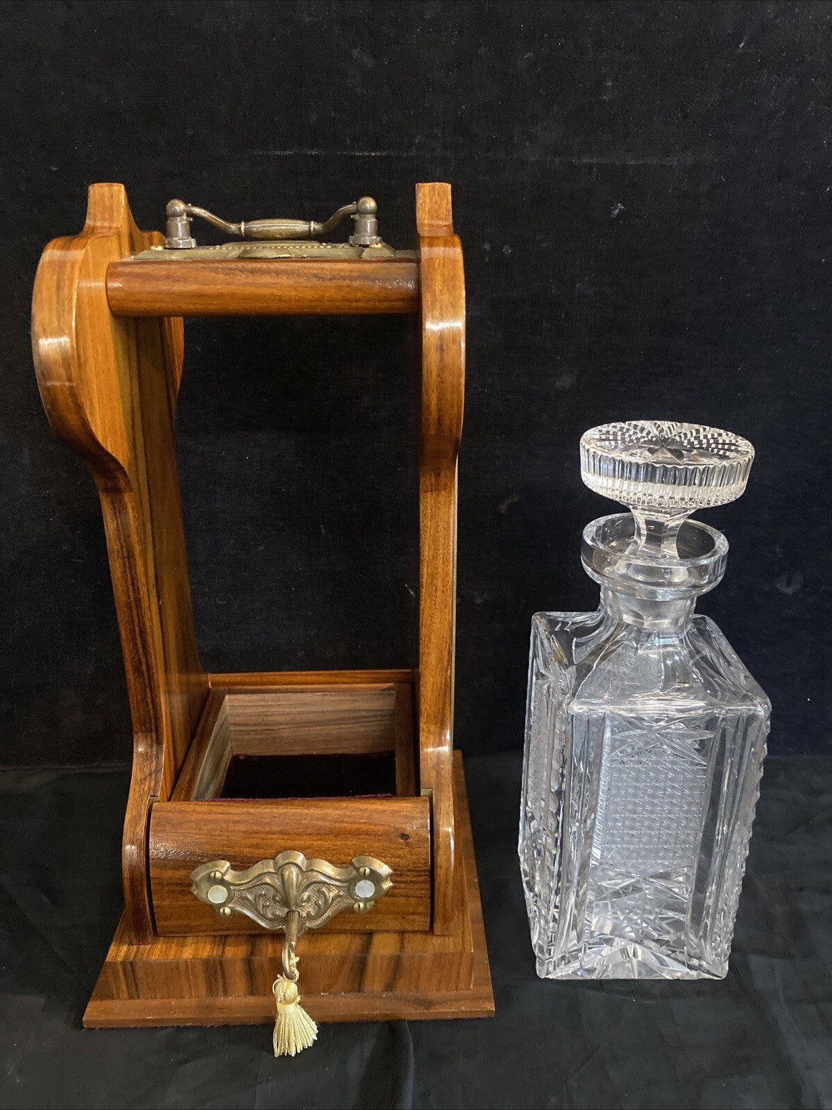 ENGLISH ROSEWOOD BRASS-MOUNTED TANTALUS SINGLE CUT GLASS DECANTER LIQUOR CADDIE