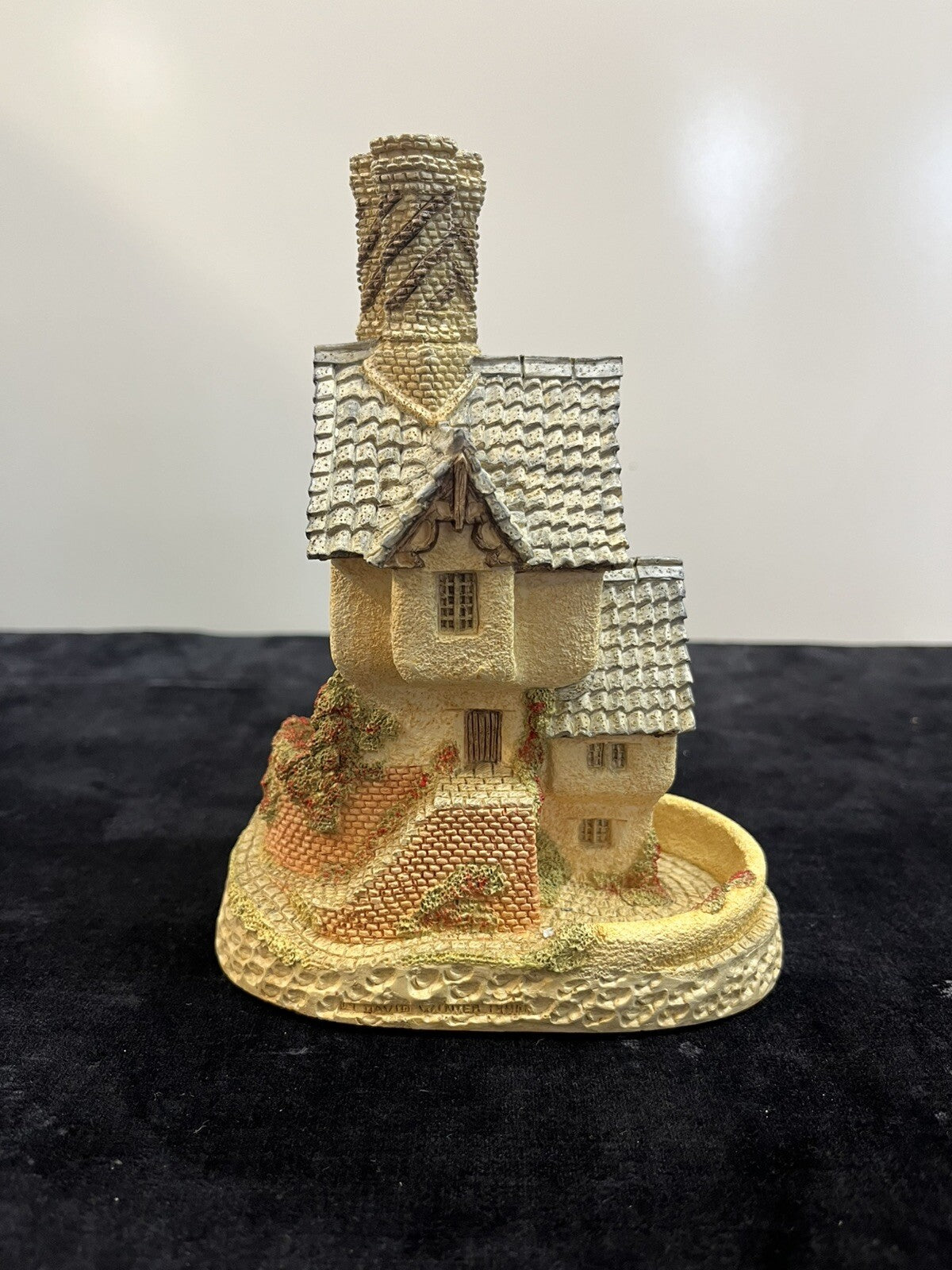 House Of Master Mason - 1984 David Winter - Includes Box & COA