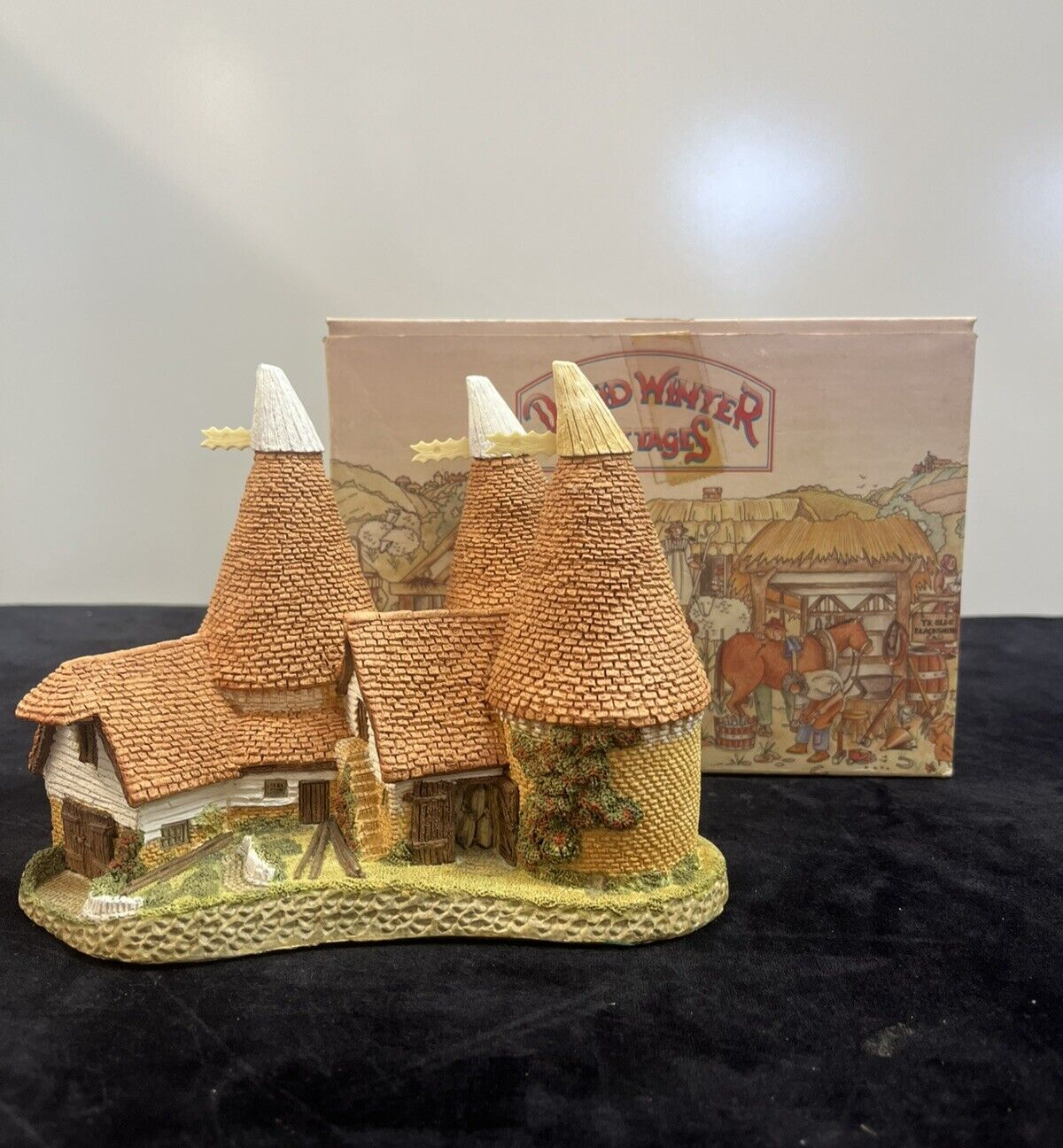 Vintage 1981 David Winter TRIPLE OAST w/ box