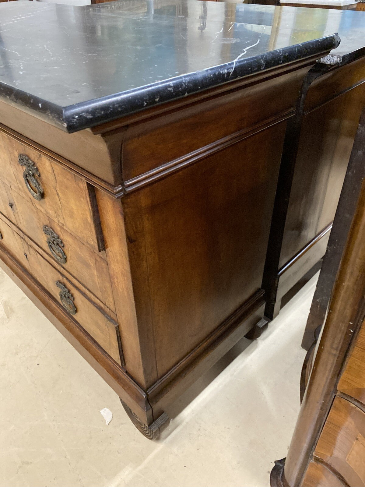 ANTIQUE FRENCH LOUIS PHILIPPE PERIOD MARBLE-TOP BURLED WALNUT COMMODE CHEST